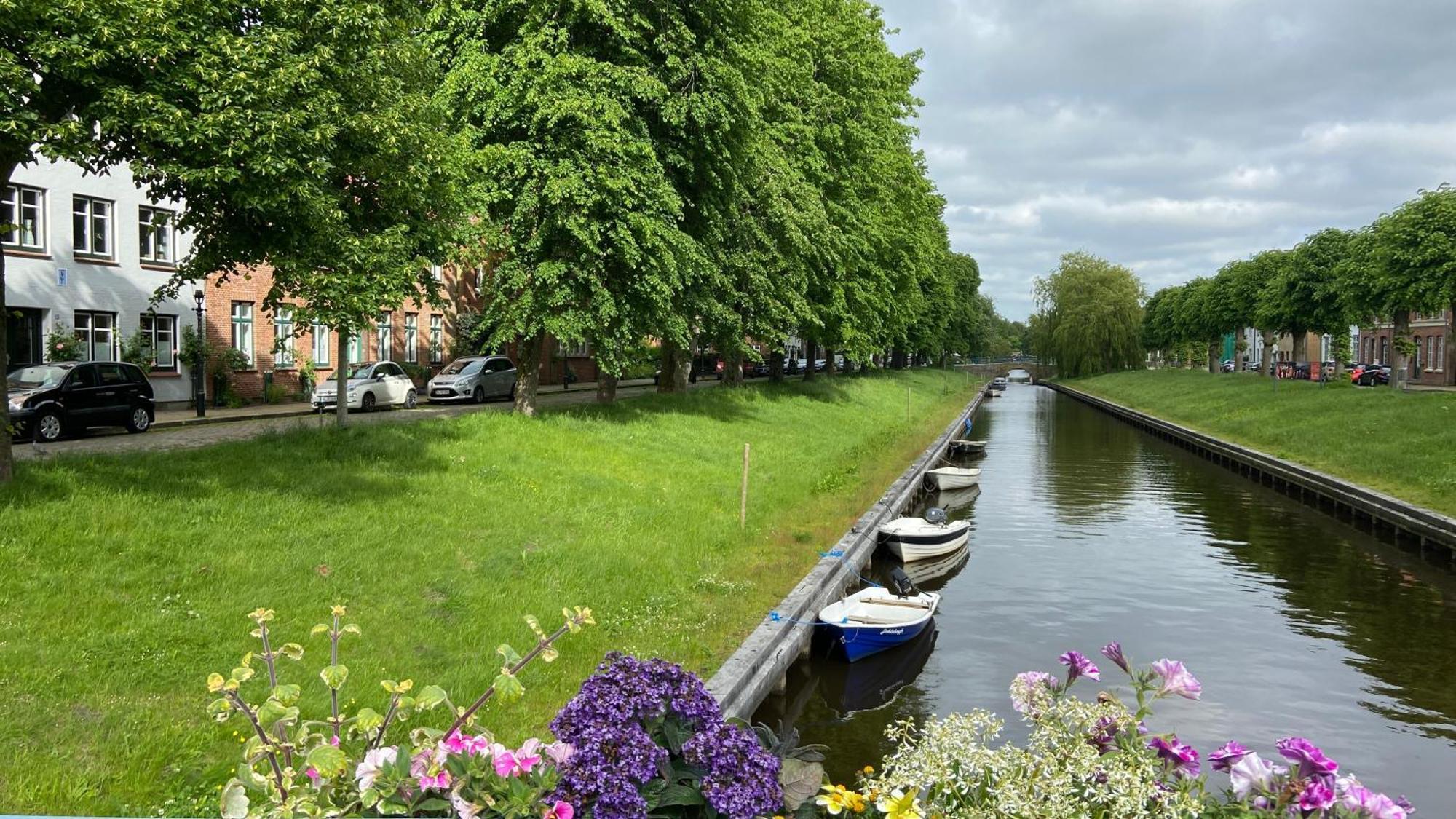Loftwohnung 2 Simmerdeis An Der Gracht Friedrichstadt Bagian luar foto